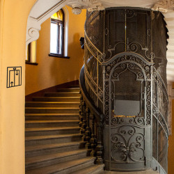 Pictogramme découpé au laser : ASCENSEUR