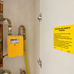 Plaque réglementaire  manœuvre des robinets attention