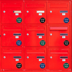 Etiquette autocollante STOP PUB rouge