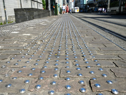 signaletique malvoyant bande quai train pmr