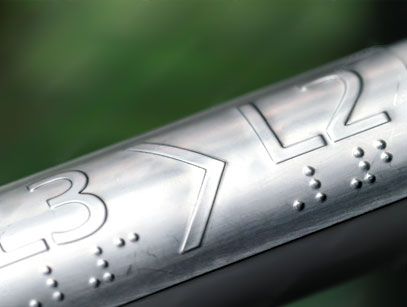 signaletique pmr inscription braille 