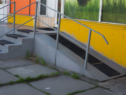 signaletique rampe d'acces fauteuil roulant pmr