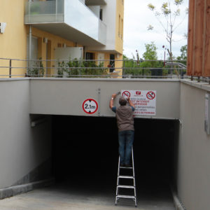 pose signalétique parking